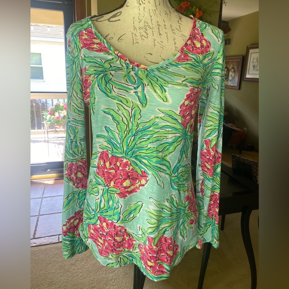 Lilly Pulitzer V-neck lightweight long sleeve tee greens, pink